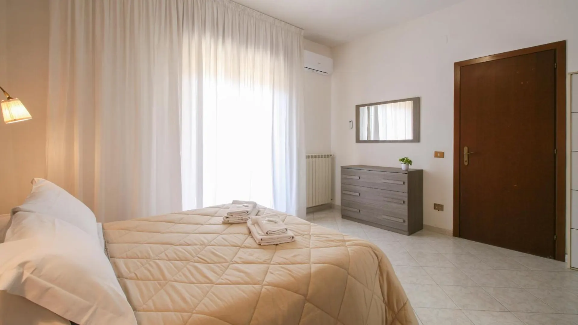 Grand Comfort Apartment - Two-Bedroom Suite - Fiumicino Airport - Self Check-In 0*,  Italy