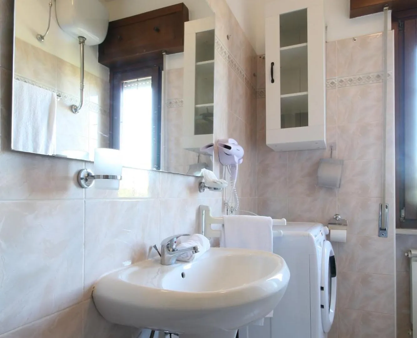 Grand Comfort Apartment - Two-Bedroom Suite - Fiumicino Airport - Self Check-In Italy